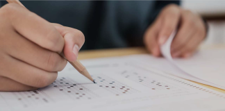 A idade média de Pedro e Julia foi 75. Se a média entre Pedro, Julia e Lucas é 80, qual a idade de Lucas?