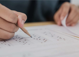 A idade média de Pedro e Julia foi 75. Se a média entre Pedro, Julia e Lucas é 80, qual a idade de Lucas?