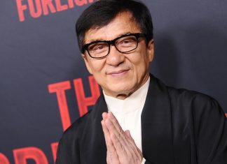 Jackie Chan usou um grande truque de sitcom para impulsionar sua carreira: Leia