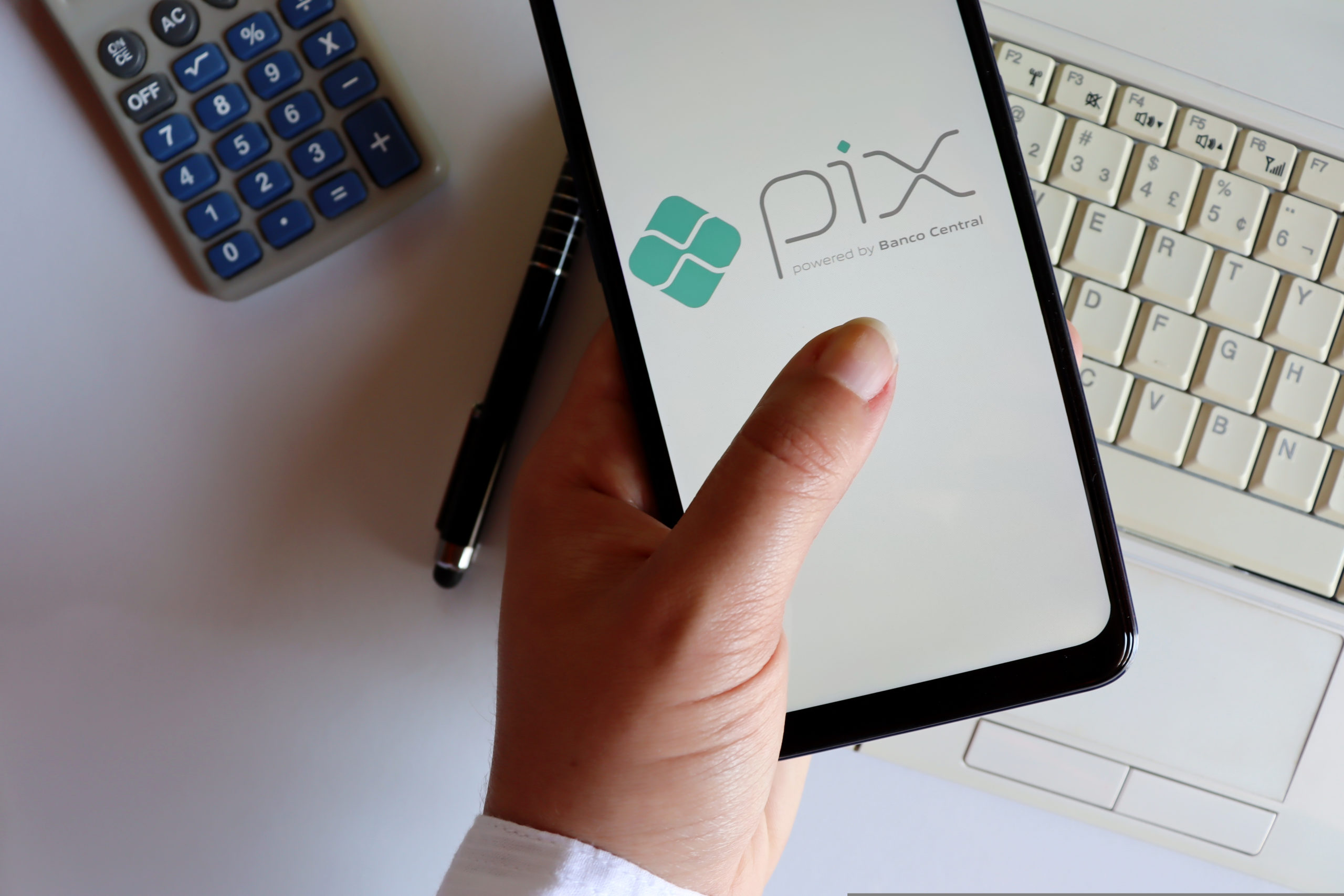Em 2023, o Pix é o sistema de pagamentos mais utilizado pelos brasileiros.
