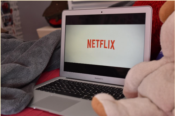 VPN para streaming: notebook com tela do Netflix